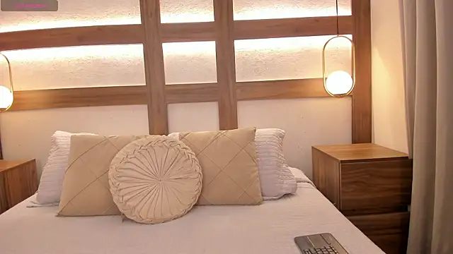 Snapshot of Emii_Lux chatting on May 14, 7:42 pm Emii Lux online show from May 14, 7:42 pm