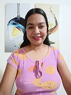 Snapshot of Silvana2927 chatting on July 3, 8:10 am Silvana2927 online show from July 3, 8:10 am