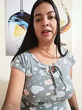 Snapshot of Silvana2927 chatting on July 22, 9:23 am Silvana2927 online show from July 22, 9:23 am