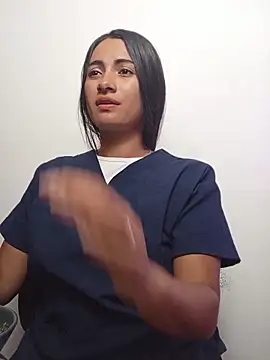 Snapshot of DaniellaGiraldo chatting on May 11, 2:12 pm DaniellaGiraldo online show from May 11, 2:12 pm
