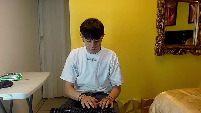 Snapshot of luckk_ chatting on May 21, 5:14 am luckk online show from May 21, 5:14 am