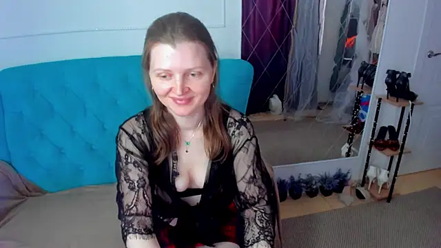 Snapshot of Liza__Evans chatting on April 29, 2:15 am Liza Evans online show from April 29, 2:15 am