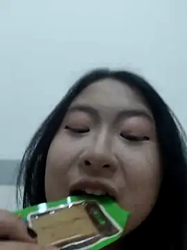 Snapshot of leexmm chatting on April 16, 10:27 am leexmm online show from April 16, 10:27 am