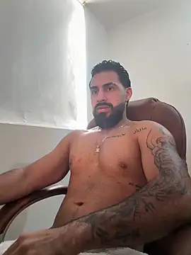 Snapshot of Ryan_Black3 chatting on May 7, 1:27 pm Ryan Black3 online show from May 7, 1:27 pm