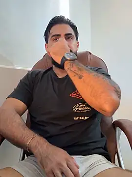 Snapshot of Ryan_Black3 chatting on May 11, 1:39 pm Ryan Black3 online show from May 11, 1:39 pm