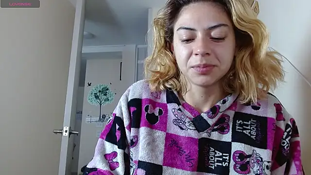 Snapshot of aprildumont chatting on July 11, 12:19 pm aprildumont online show from July 11, 12:19 pm