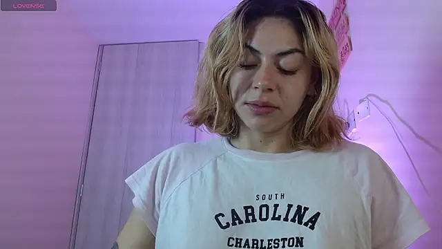 Snapshot of aprildumont chatting on July 18, 10:30 am aprildumont online show from July 18, 10:30 am