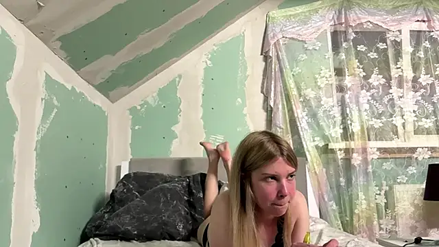 Snapshot of Skinny_girl_ chatting on May 25, 6:25 pm Skinny girl online show from May 25, 6:25 pm
