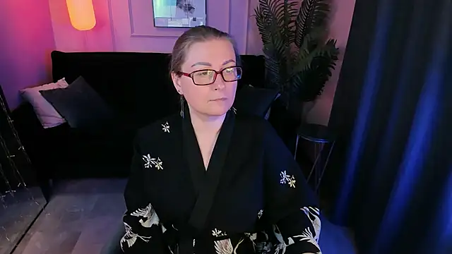 Alexandra Kind online show from April 14, 11:55 pm