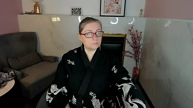 Alexandra Kind online show from April 17, 1:36 pm