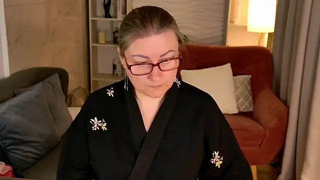 Alexandra Kind online show from April 19, 8:55 pm