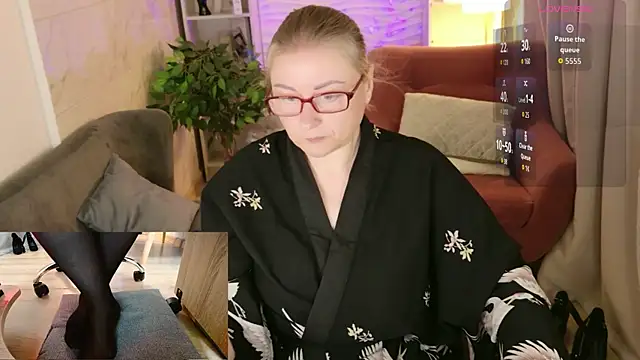 Alexandra Kind online show from June 30, 1:45 pm