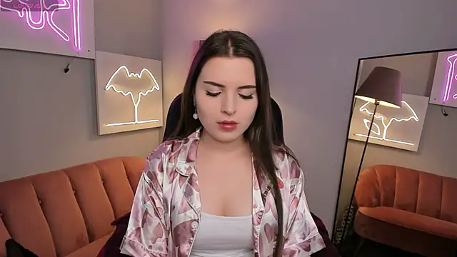 Snapshot of AliceLiador_ chatting on June 1, 2:52 pm AliceLiador online show from June 1, 2:52 pm