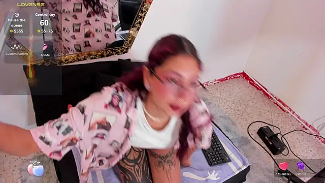 Snapshot of alejita_machado chatting on April 27, 11:52 am alejita machado online show from April 27, 11:52 am