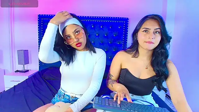 Serena and zoe online show from April 15, 7:32 pm