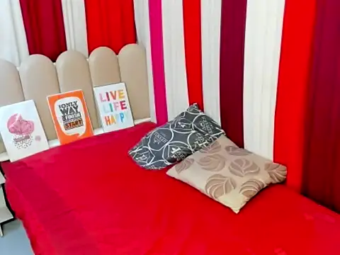 Snapshot of Seductive_aliyah chatting on April 26, 6:44 am Seductive aliyah online show from April 26, 6:44 am