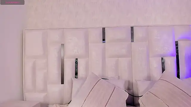 Snapshot of imnikaa_ chatting on April 25, 1:03 pm imnikaa online show from April 25, 1:03 pm