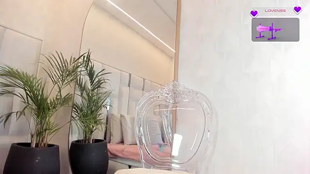 Snapshot of imnikaa_ chatting on May 12, 1:08 pm imnikaa online show from May 12, 1:08 pm
