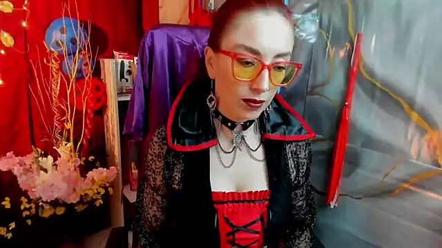 Snapshot of Queenscarlettsecret chatting on July 13, 12:52 pm Queenscarlettsecret online show from July 13, 12:52 pm
