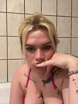 BlondeChaya online show from April 23, 12:29 pm