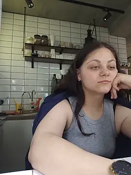 Snapshot of _Mikky_lil_ chatting on May 18, 8:31 am Mikky lil online show from May 18, 8:31 am