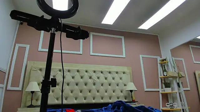 tiffanykanox online show from May 29, 3:37 am