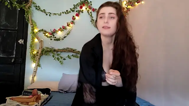 Snapshot of missclochette chatting on May 4, 12:01 pm missclochette online show from May 4, 12:01 pm