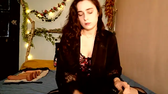 Snapshot of missclochette chatting on May 19, 12:33 pm missclochette online show from May 19, 12:33 pm