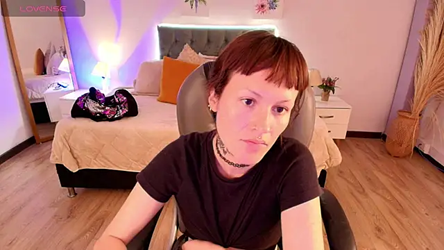 Kim Jeins666  online show from July 18, 7:17 pm