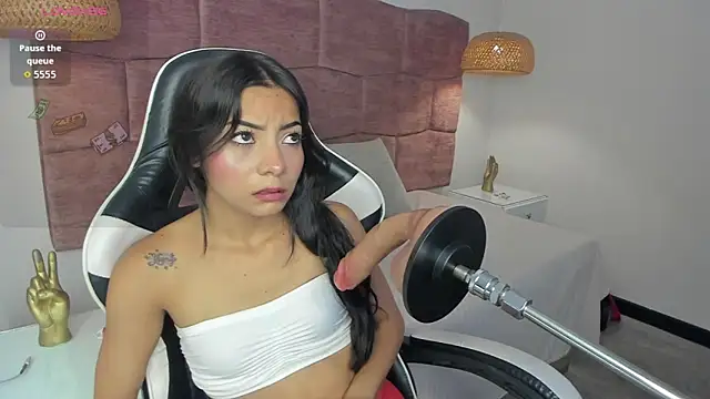 scarleth-maison online show from April 21, 7:50 pm