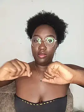Snapshot of KaleaEbony chatting on May 4, 4:19 am KaleaEbony online show from May 4, 4:19 am