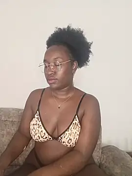 Snapshot of KaleaEbony chatting on May 9, 6:40 am KaleaEbony online show from May 9, 6:40 am