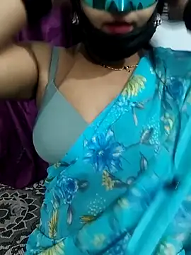 Snapshot of sweetylove01 chatting on May 27, 5:54 pm sweetylove01 online show from May 27, 5:54 pm