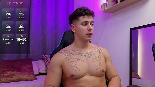 ASHTON HILS online show from June 17, 4:48 am