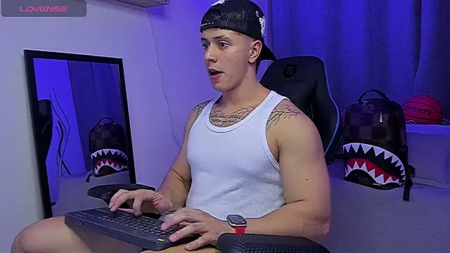 ASHTON HILS online show from July 11, 4:59 am