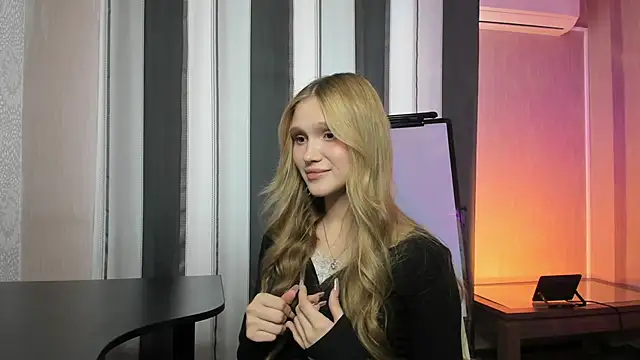 AdelineCrash online show from April 15, 10:11 am