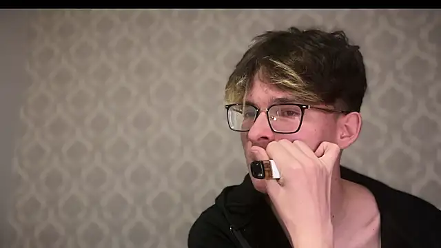 Snapshot of niksikori chatting on April 15, 10:00 am niksikori online show from April 15, 10:00 am