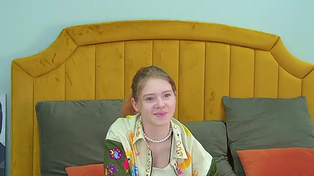 LauraDennis online show from May 6, 4:45 pm