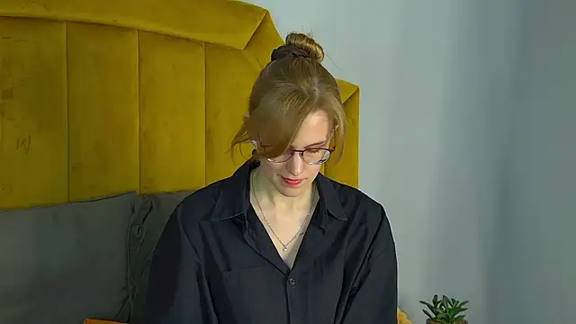 GraceHudsons online show from April 19, 6:10 pm