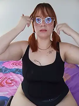 Curves Nina online show from July 8, 4:00 pm