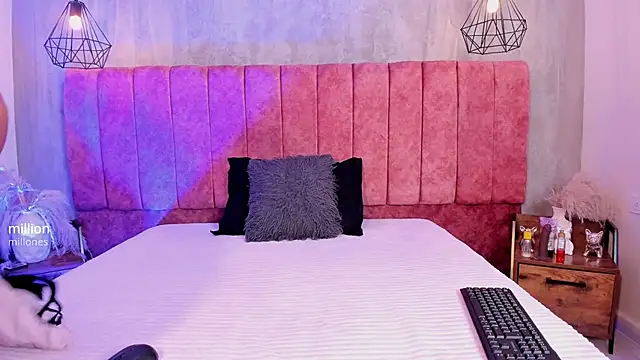 Snapshot of LunaArias chatting on May 19, 8:59 pm LunaArias online show from May 19, 8:59 pm