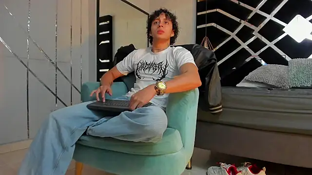 Snapshot of JayTaylorr chatting on June 22, 11:40 am JayTaylorr online show from June 22, 11:40 am