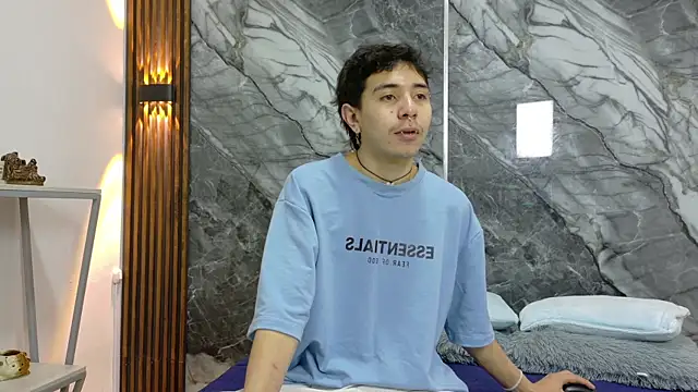 Snapshot of NoahWalker__ chatting on July 7, 11:25 am NoahWalker online show from July 7, 11:25 am