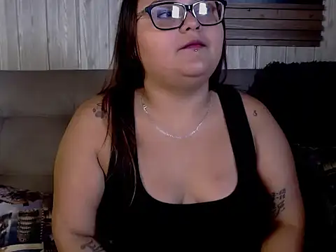 Luna  Cortez online show from April 17, 2:31 pm