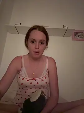 Snapshot of lilysmn chatting on June 8, 7:58 pm lilysmn online show from June 8, 7:58 pm
