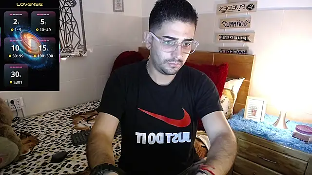 Snapshot of andders_ chatting on June 10, 6:07 pm andders online show from June 10, 6:07 pm