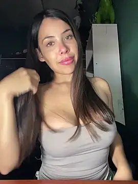 Snapshot of Juliett07 chatting on April 16, 7:14 pm Juliett07 online show from April 16, 7:14 pm