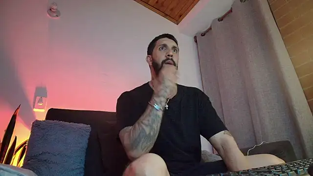 Snapshot of Alyssa_and_DAngelo chatting on June 11, 1:49 am Alyssa and DAngelo online show from June 11, 1:49 am