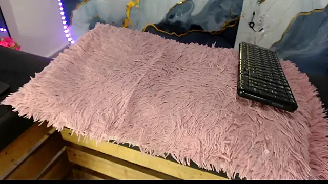 Darianna A online show from June 8, 2:50 pm