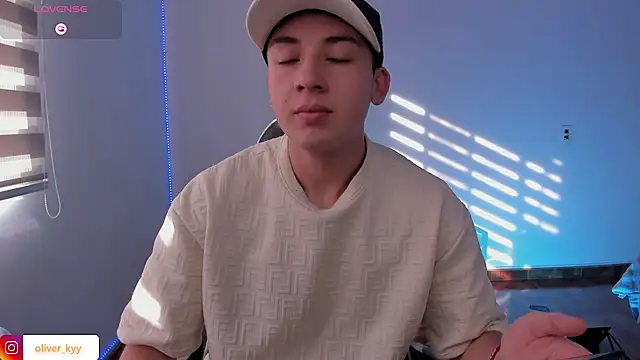 OLIVER K online show from May 19, 9:43 pm